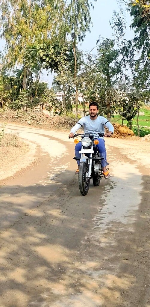 devil_loria's tweet photo. Work hard💪💯🕒 in silence🤫, AlloW your YAMAHA 🏍 to make all the noise... 
#yamaha 
#yamahax135 
#bike https://t.co/aM0NZLV4mH