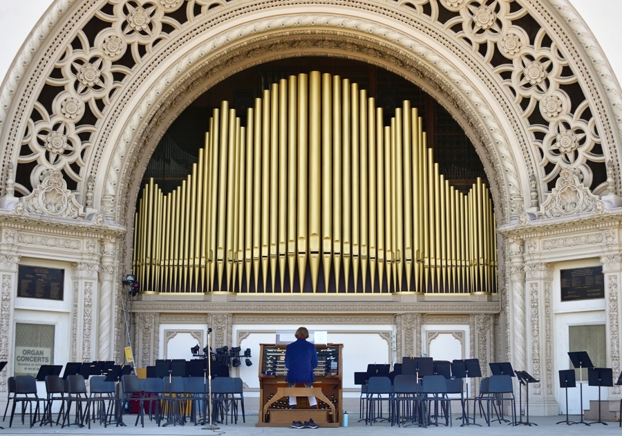 Today is our first Sunday concert of 2022 at 2pm! Bring the family to enjoy some live music, free of charge.
.
.
.
.
#balboapark #spreckelsorgansociety #spreckelsorganpavilion  #livemusic #freeevent #sandiego #concert #2022 #sandiegoevents