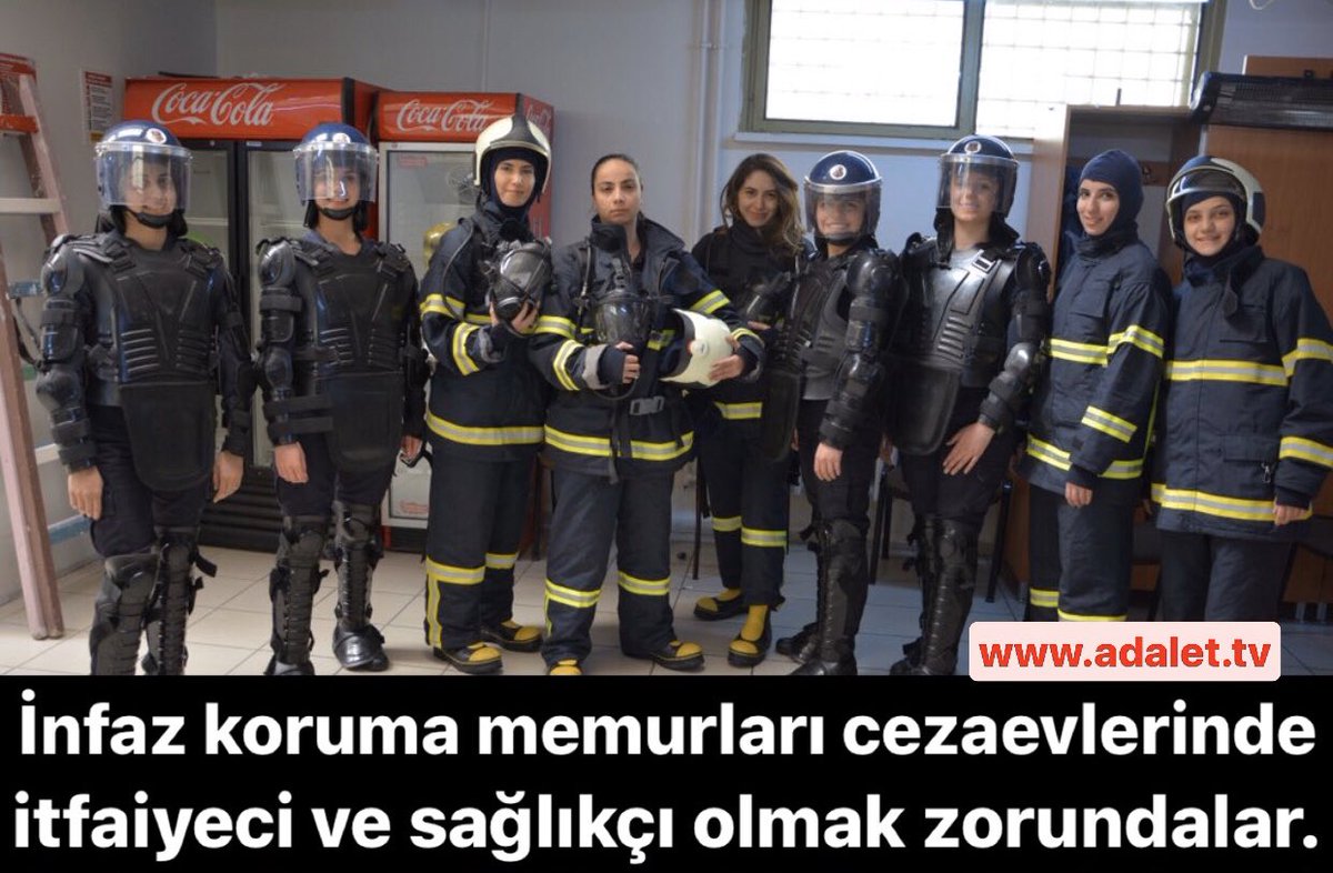 hsnrlp's tweet photo. #CezaevineKADROistiyoruz

#CezaevindeCALISANLAR 
Bu görünen üniformalılar 
-Polis değil,
-itfaiyeci değil,
-Saglikci değil,
-Asker de değil,
Bizler masabaşı memuru olarak bildiğinizi sandığınız  #InfazVeKorumaMemurlarıyız https://t.co/FeWD9OupuG
