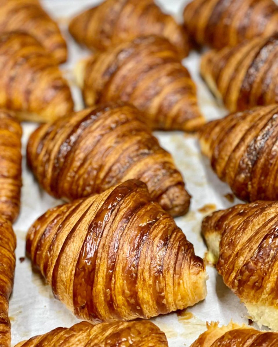 OriginalNFV's tweet photo. OPEN today!
#LeParisArtisanAbdGourmetCafe
Mornings are made for freshly baked flaky #croissants 🥐 and a warm cup of #latte ☕️ 😌!
Hope to see you in American Canyon or 📍Napa
#leparisartisan #buttercroissant #frenchpastry #amcan #exploreamcan #napavalley #napacounty #napa https://t.co/biwtqnYC9z