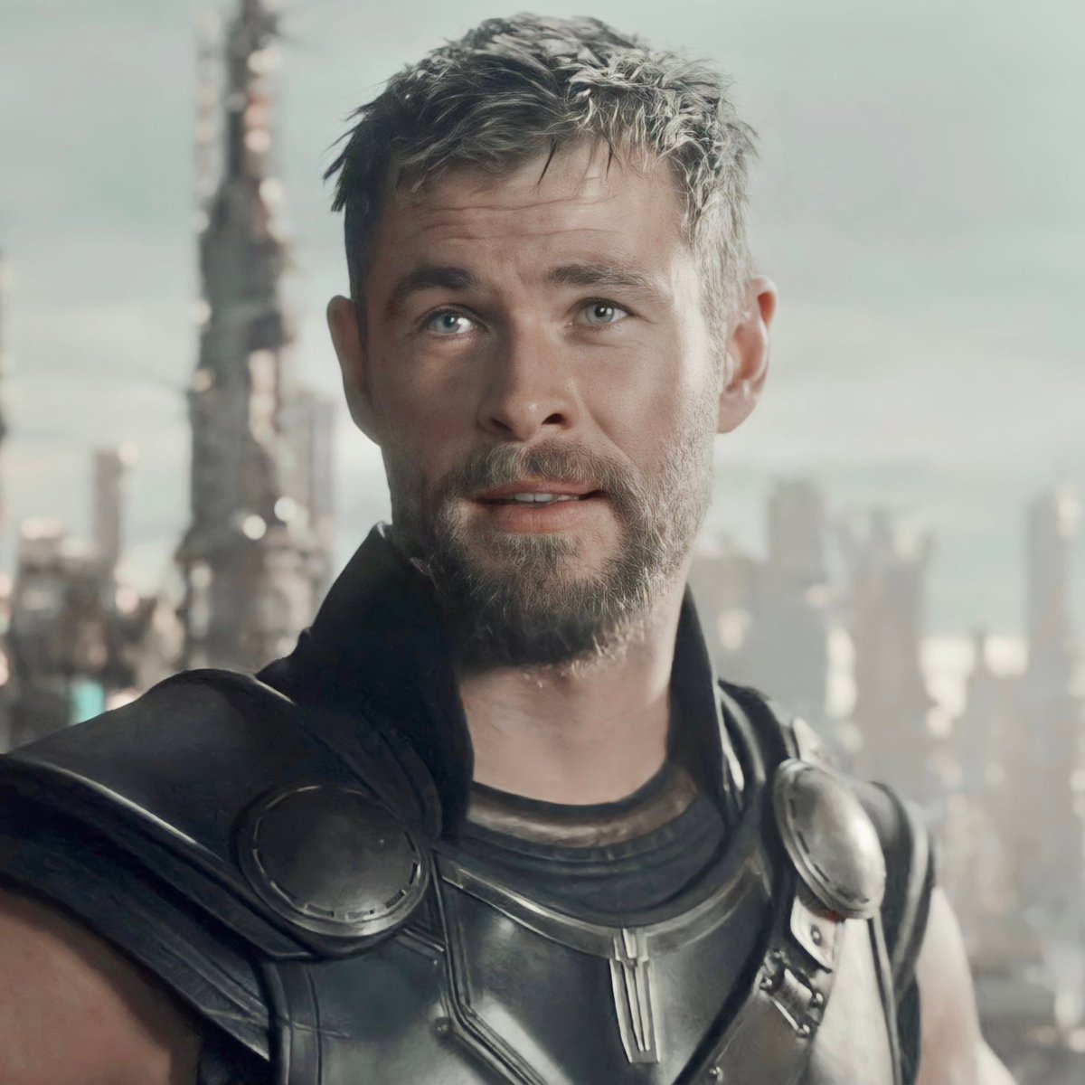Yeah, I like him too. 
#Thor #ChrisHemsworth https://t.co/ll4TGHlkBL