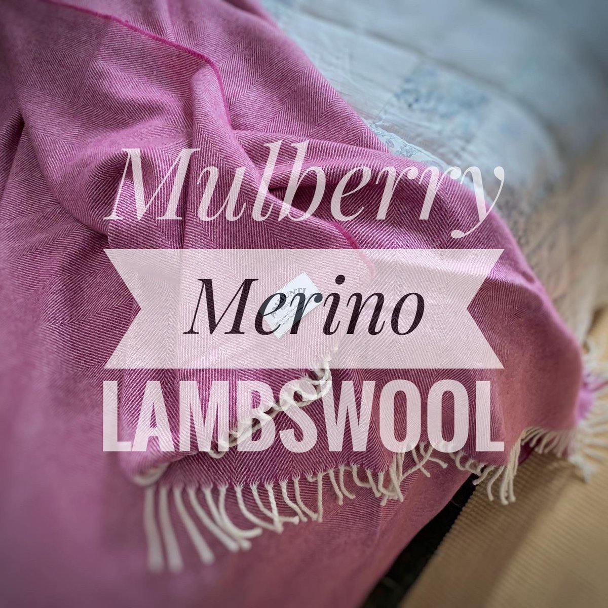 Soft pink wool blankets and interior throws. More like this at ambuntiwarehouse.com ⁣
.⁣
.⁣
.⁣
.⁣
.⁣
#blanket #blankets #blanketsofinstagram #bohodecor #chunkyknitblankets #countryhouse #cushioncovers #cushions #decor #decoration #handmadeblankets #homedecorinspiration