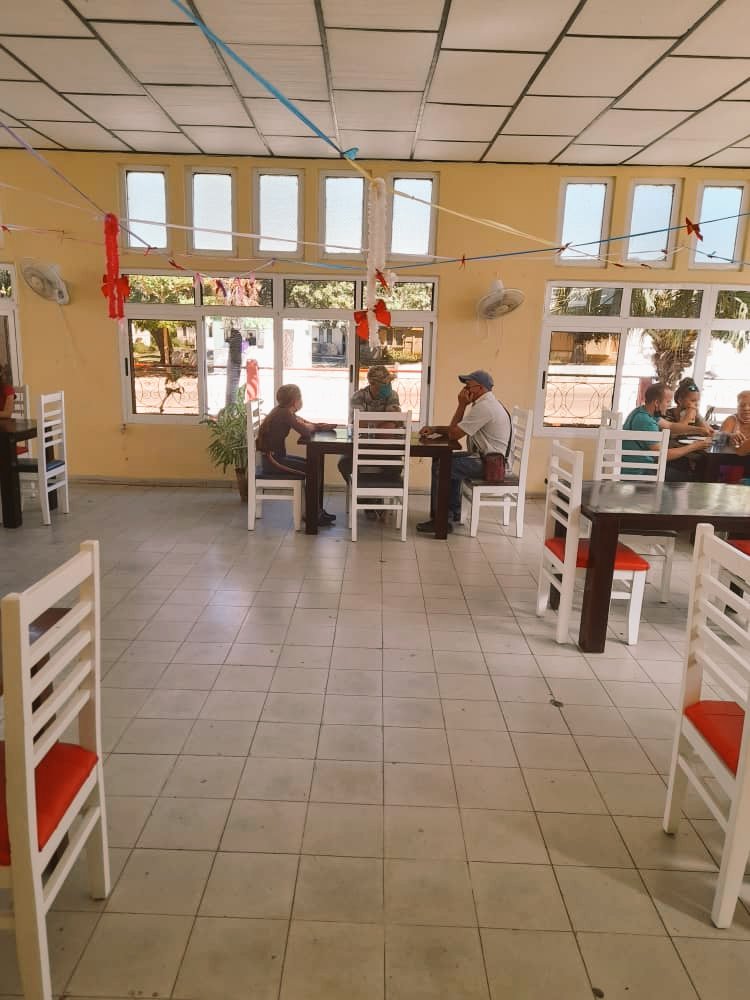 Pizzeria Monti Bianco perteneciente a la UEB del mismo nombre. Empresa de Comercio de Yaguajay. Calidad en los  servicios y excelente elaboración. <a href="/BetsyDazVelzqu2/">Betsy Díaz Velázquez</a> <a href="/GriselAvila13/">Grisel Avila</a> <a href="/IhosvanyMontero/">Ihosvany Montero García</a>