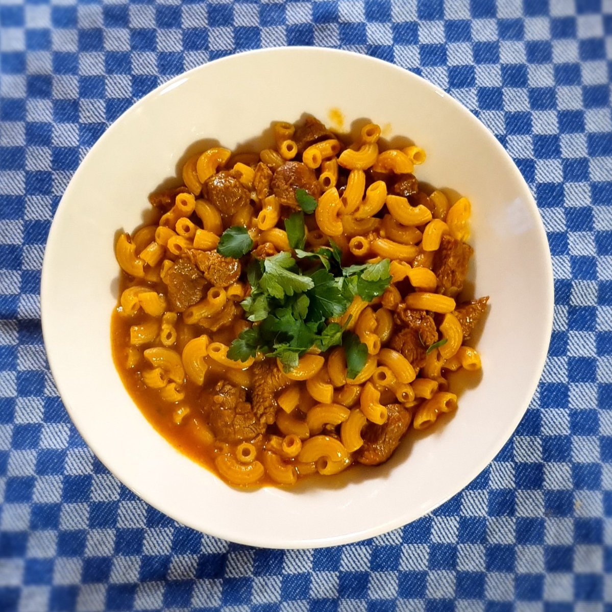 grypsilon's tweet photo. Es gibt Mbakbaka ausschließlich nur, weil ich den Namen super finde.
Rezept nach #middleeats drüben auf Youtube. https://t.co/xjAn539bP3