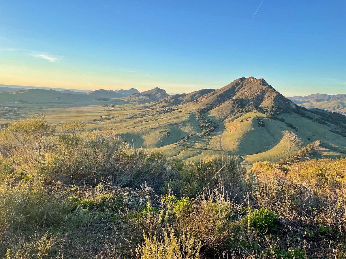 Happy New Year, 2022 🎊
from Cerro San Luis summit!💚🌸
#HappyNewYear 
#OptOutside 
<a href="/KSBY/">KSBY</a> <a href="/VisitSLOCAL/">Visit SLO CAL©</a> <a href="/SLOTribune/">The Tribune</a> <a href="/511TravelInfo/">SLO 511</a> <a href="/DiscoverSLO/">Visit SanLuisObispo</a>