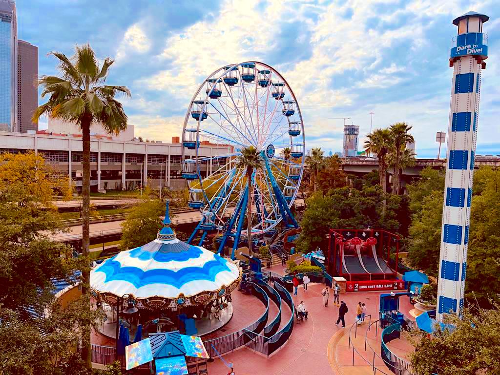 Aquarium Houston on X: Kick off 2️⃣ 0️⃣ 2️⃣ 2️⃣ on the right foot and join  us at the Downtown Aquarium! 🎡  / X