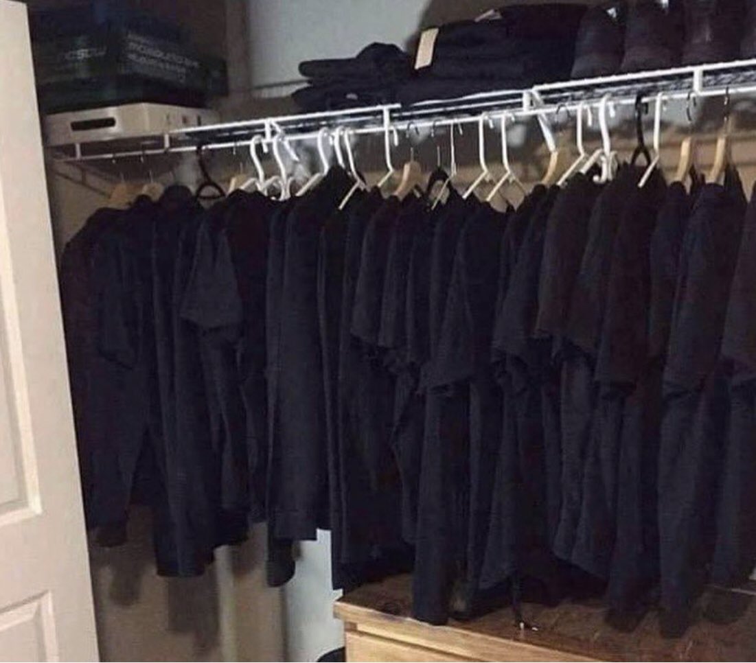 eng_tweets's tweet photo. What’s ur favorite color?
Me:🖤 https://t.co/rrtnlNVTGE