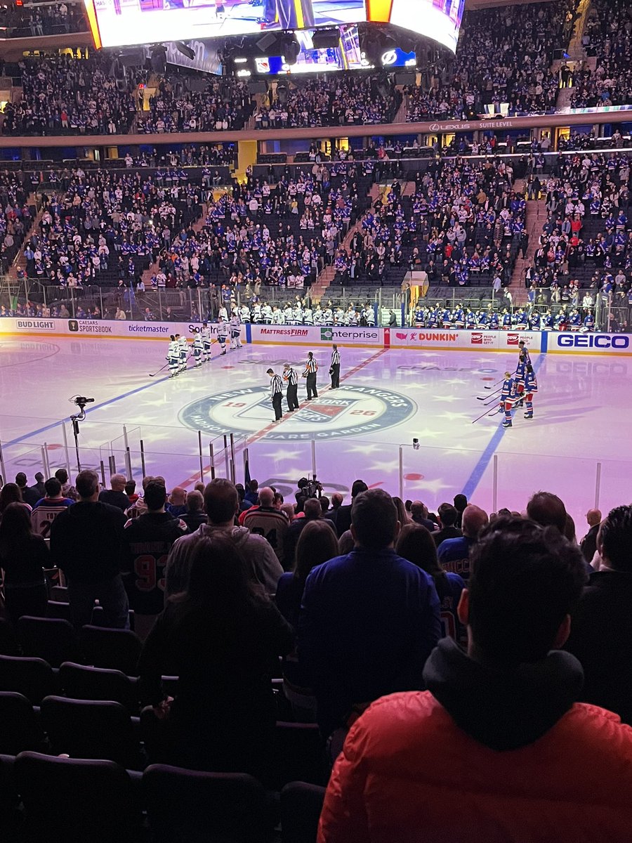 Purple_Star82's tweet photo. @TBLightning great afternoon for a Hockey game! #distantthunder https://t.co/RthF7pxQgX