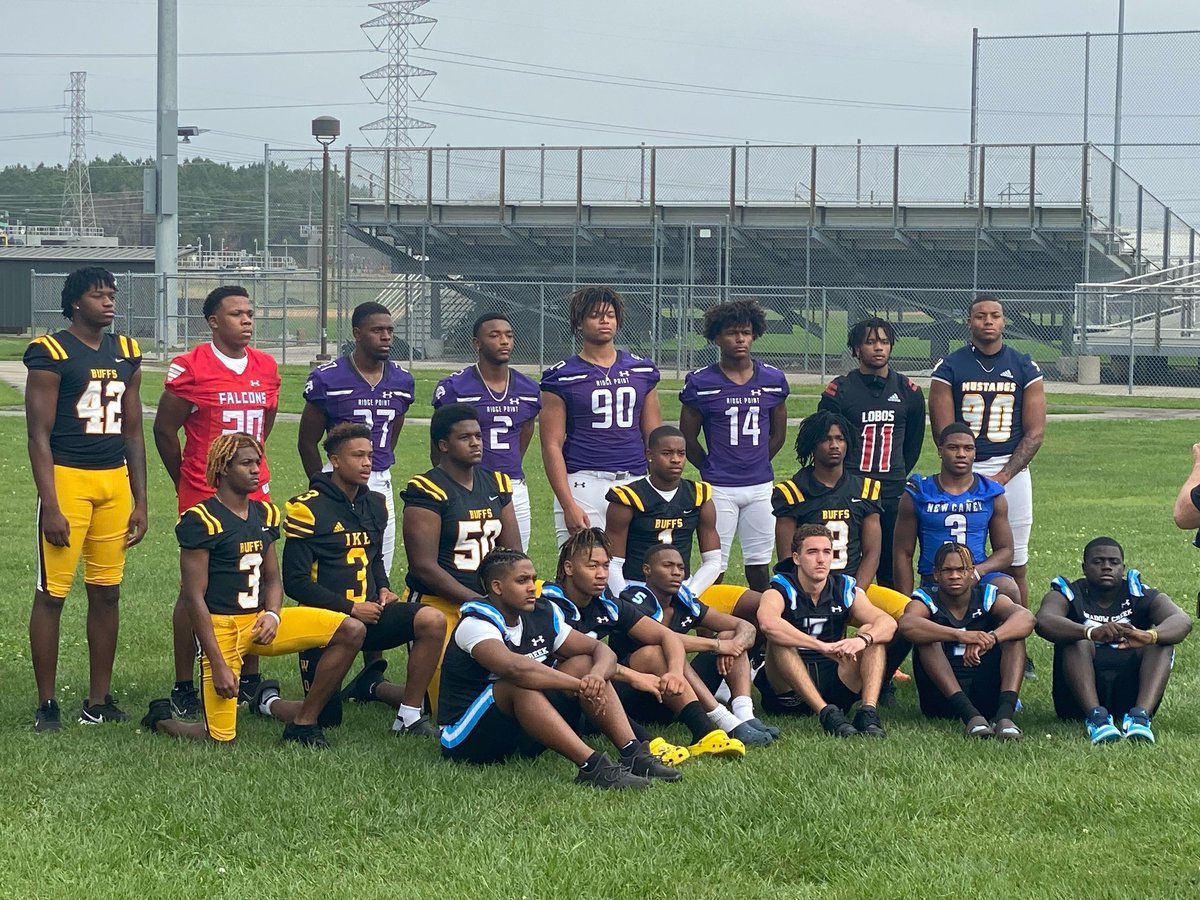 RPHS_FB's tweet photo. Thank you @LemmingReport for featuring some #elite @RPHS_FB players! @TaylorDavis_27 @KarsonGordon24 @dk_kalu @JollyEzell @mason_dossett2 are just a few with several P5 offers!
#LevelUp https://t.co/IjTGf4ELVD