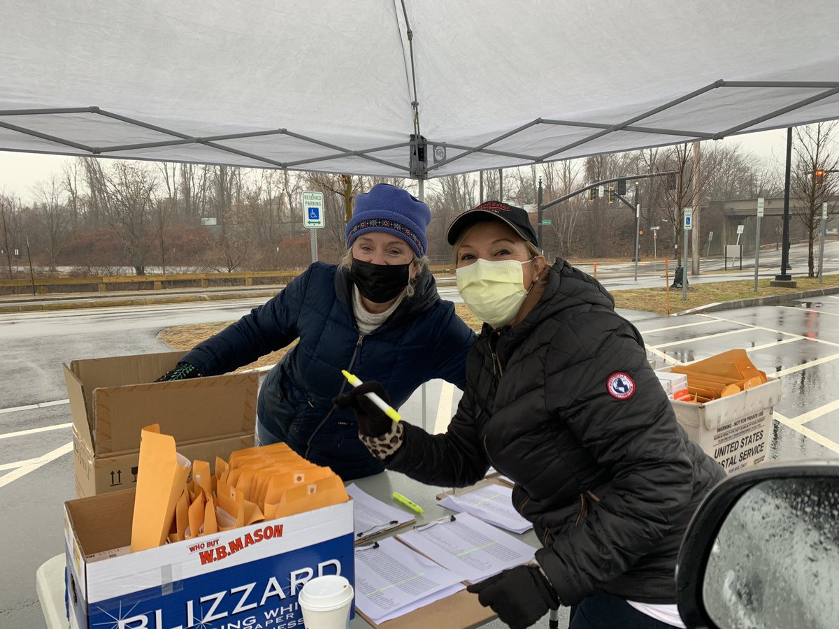 Thank you to all the WPS administrators that volunteered to give out tests to staff on this rainy day. ❤️🙌🏻
<a href="/AmbroseSchool/">Ambrose School</a> 
<a href="/LincolnSchool5/">Lincoln School</a> 
<a href="/VinsonOwenOwls/">Vinson-Owen School</a> 
<a href="/MuracoSchool/">Muraco Elementary School</a> <a href="/WPSedu/">Winchester Public Schools</a>