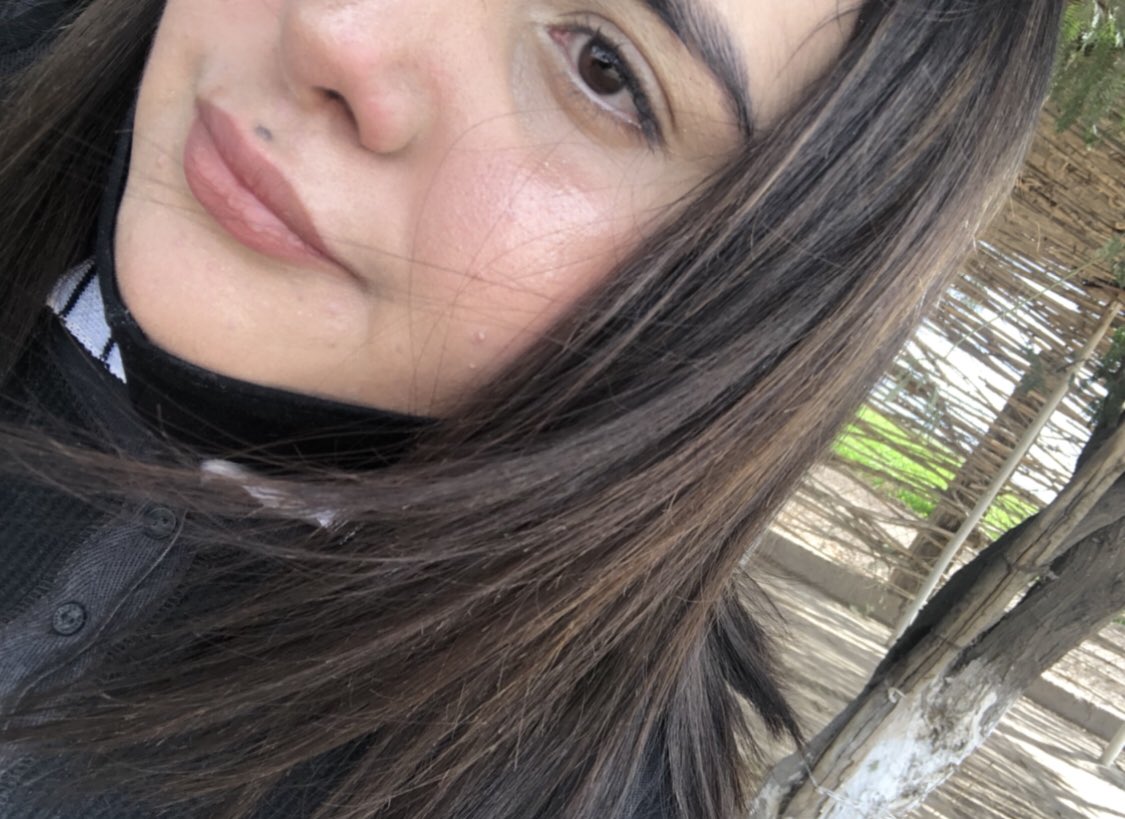 Holaa me recuerdan? Haha ya estaré activa aquí, que juegan mis viejos seguidores?🥺