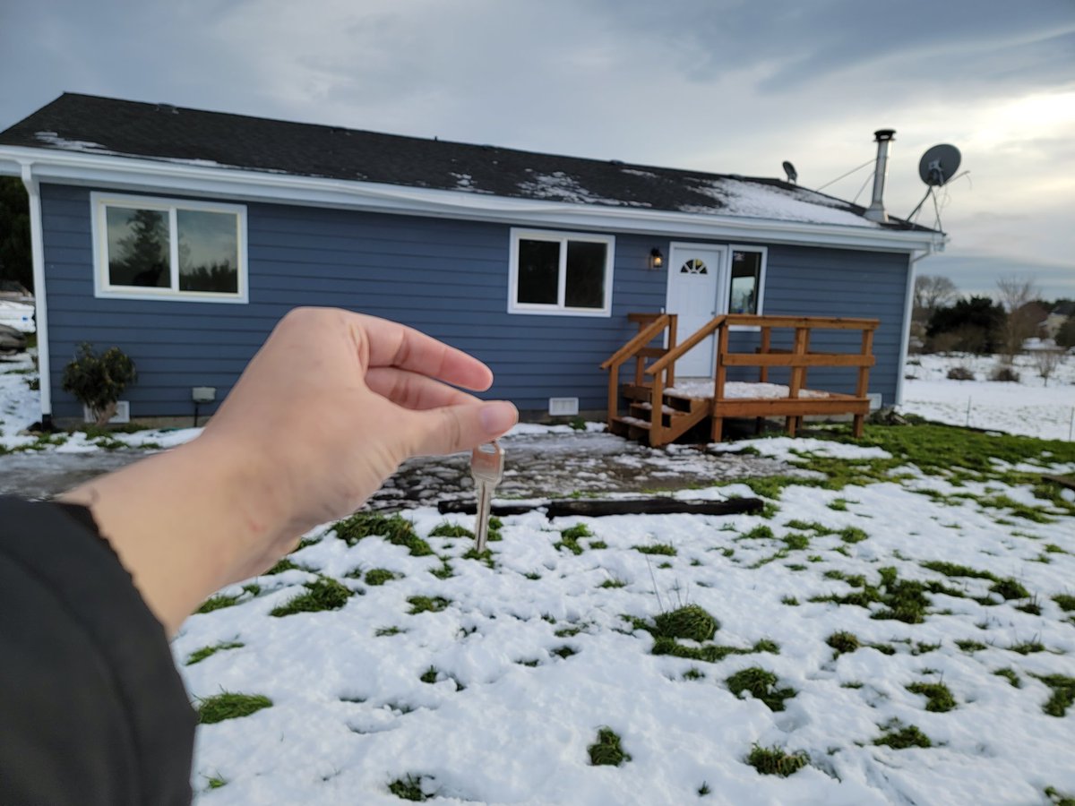khiti_kat's tweet photo. Finally, I'm a homeowner! Hello Washington! https://t.co/CPvF8yPTPv