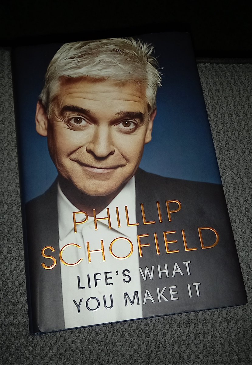 This was simply lovely. The love of and for family and friends shines through above all else. Thoroughly enjoyable. <a href="/Schofe/">Phillip Schofield</a> #LoveToRead 💙