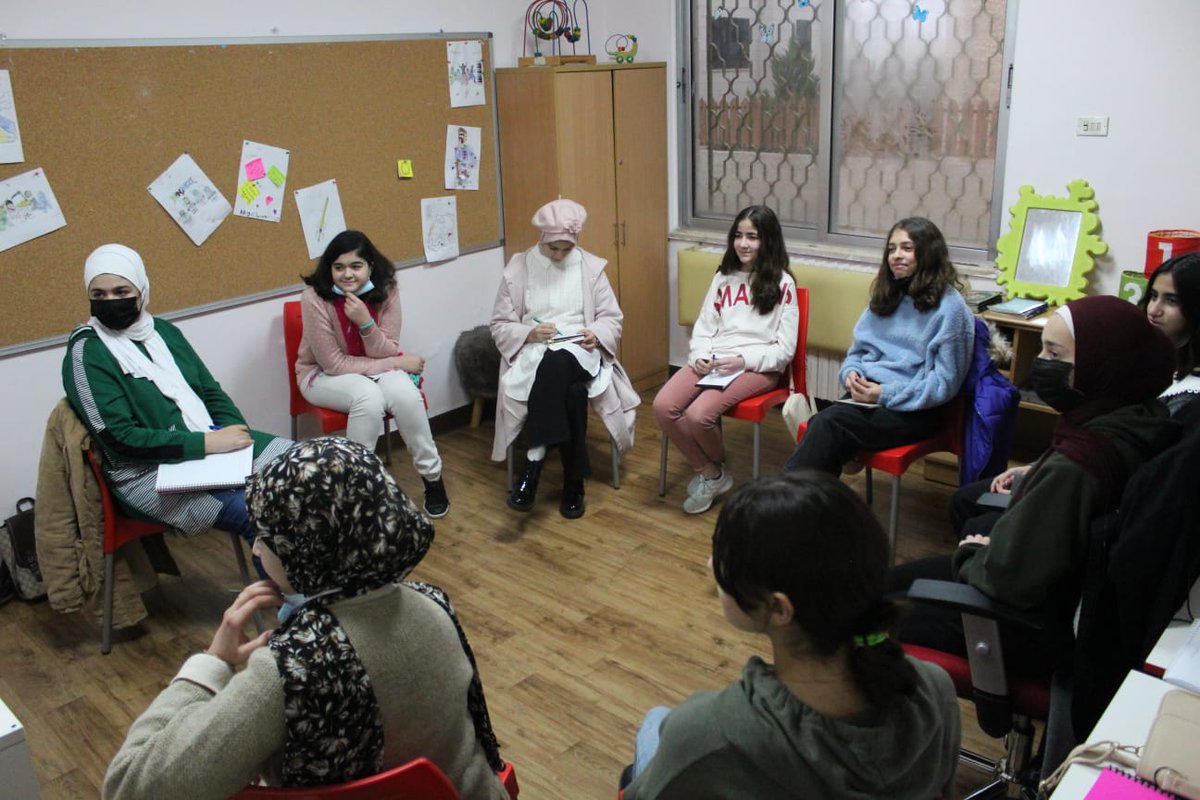 تستمر فعاليات النادي الدائم الذي يقام كل سبت للمستويين التأسيسي والمتوسط، بحيث يتضمن النادي ثلاث فقرات أساسية تتكرر باختلاف العناوين المطروحة في كل مرة : 

١. محتوى تعليمي عن المناظرات يهدف إلى صناعة محترفين في المناظرة وصقل مهاراتهم وتطويرها باستمرار.