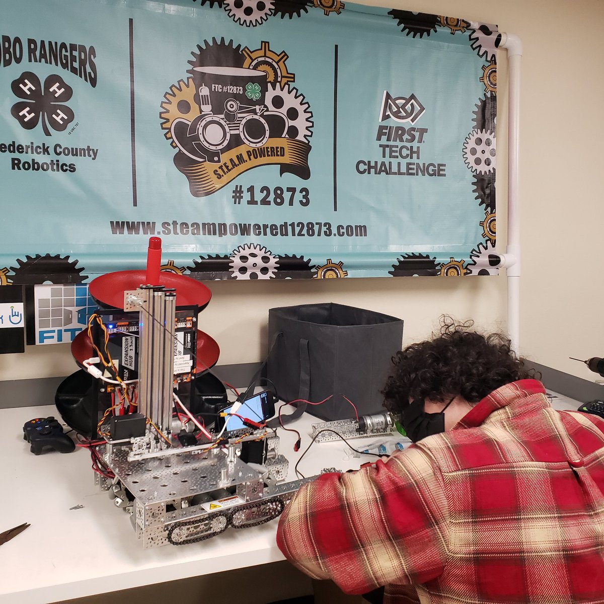 STEAM12873's tweet photo. hypothesis, build, test, update the #robot 
@FTCTeams #freightfrenzy https://t.co/5oKogQEOQu