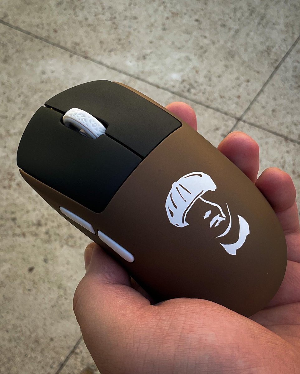 GPX Superlight Peaky Blinders

-Switches Kailh GM4.0
-Encoder TTC Yellow Core
-Feet Corepads V2
-Scroll ring texturizado

#PeakyBlinders #logitech #custommouse #airbrush #lightzicustoms