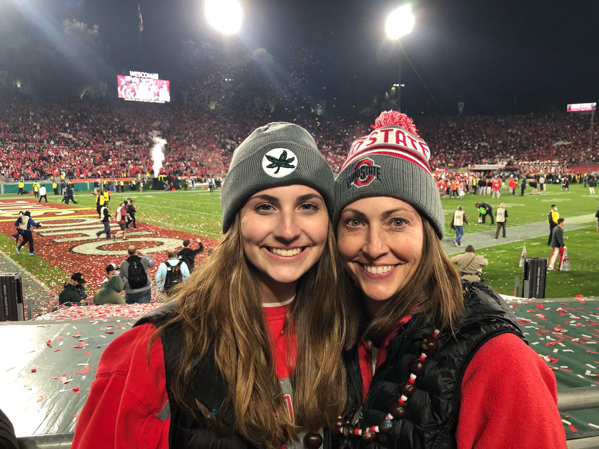 jdhartwell's tweet photo. An amazing night at the Granddaddy of them all. @OhioStAthletics @rosebowlgame 🌰🌹 https://t.co/r8JsZMNQt5
