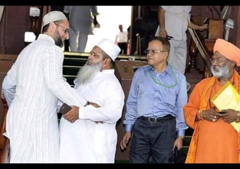 दरिया तलाश कर, ना समंदर तलाश कर,
राहत जहां मिले, वो घर तलाश कर !! 

लोगों के पीछे चलने से कुछ फायदा नहीं,
जो राहे हक़ दिखाऐ, वो रहबर तलाश कर |