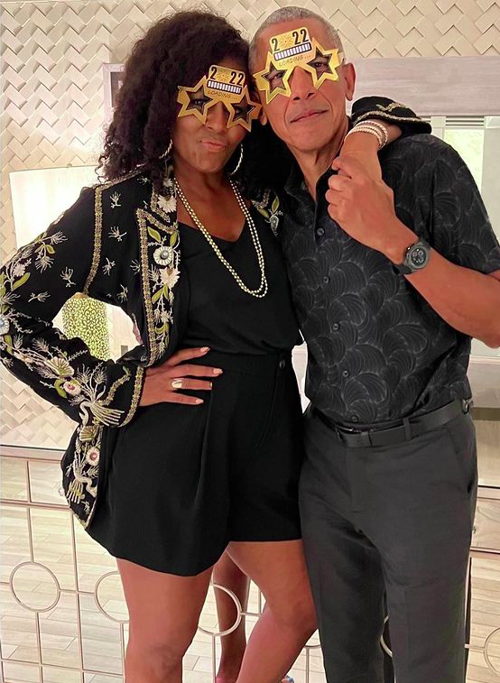 dculs's tweet photo. When you've got the right one! #HappyNewYear #HappyNewYear2022
#realsoulmates
#MichelleandBarack #BarackandMichelle
#shedressedhimright https://t.co/tdHoMV0eL8