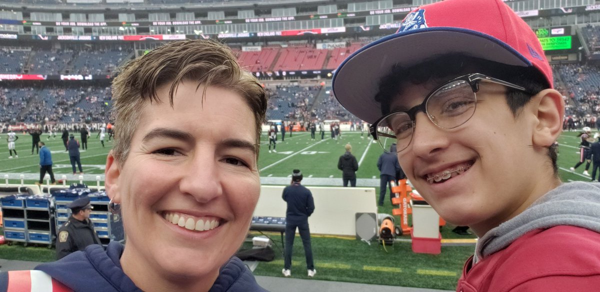 Tracy_Hutt's tweet photo. Let's go @Patriots!! #patsgame https://t.co/kpFSCXORT4
