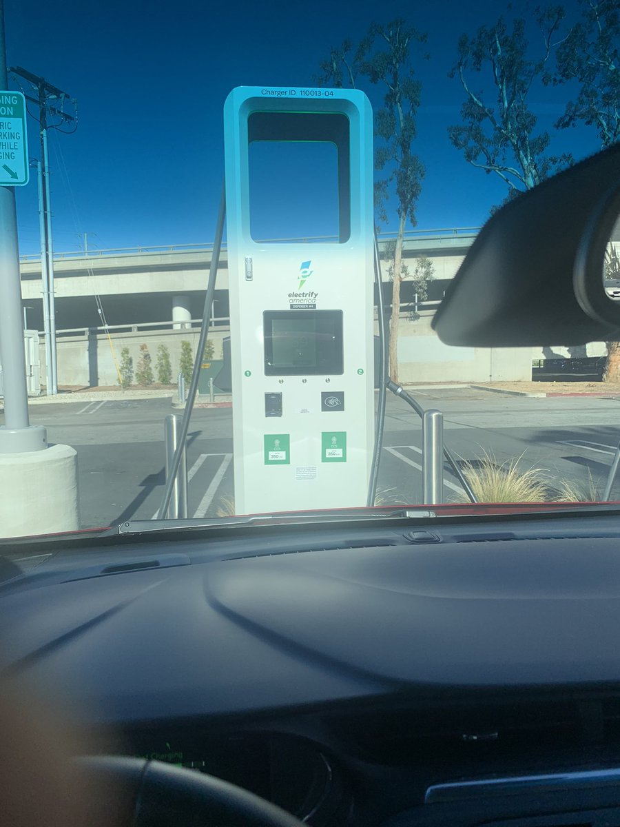 FlyingMachine1's tweet image. Thanks so much for the New Year Juice on the house @ElectrifyAm !
All the best for 2022