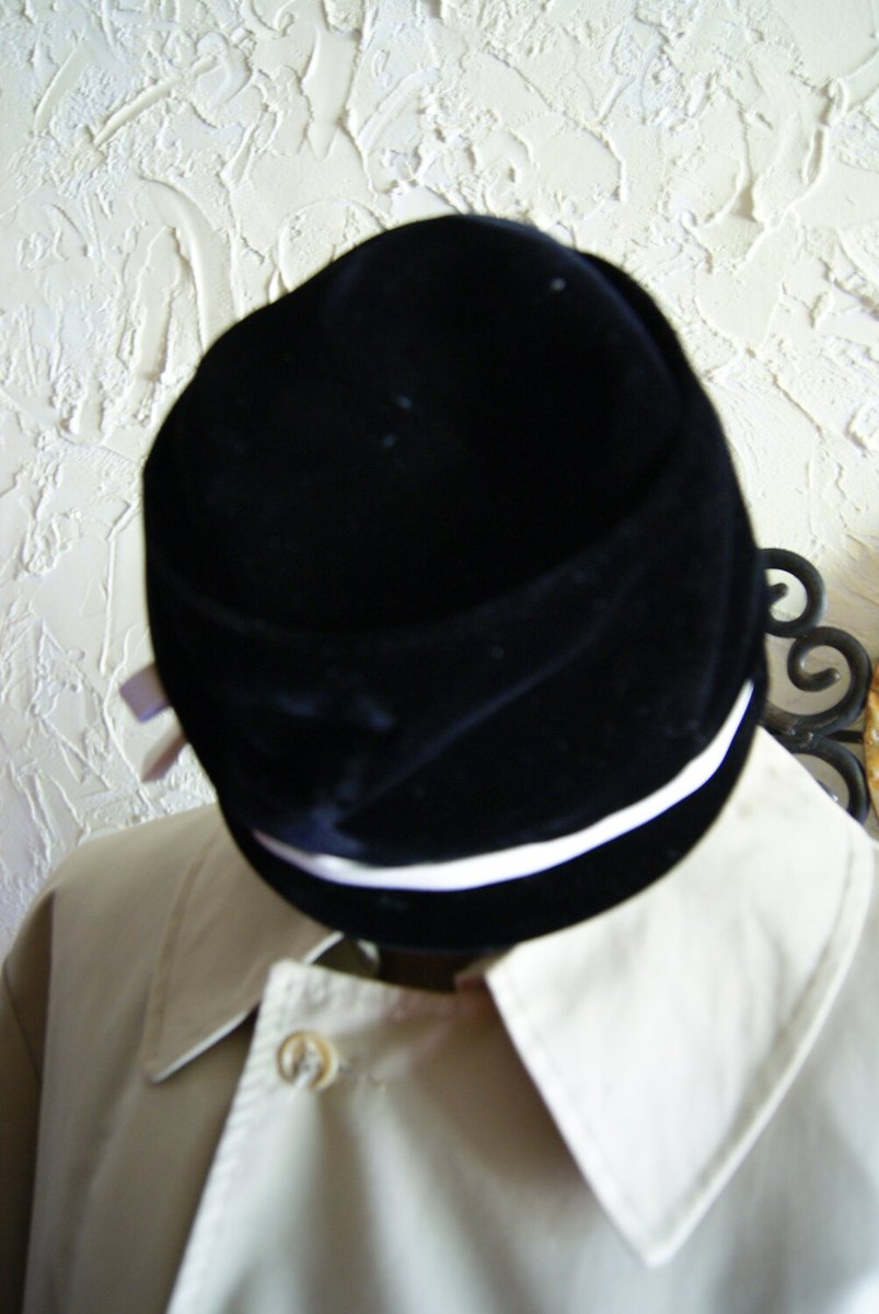Wisdom_Lane's tweet image. Vintage Circa 1950s DARIS DESIGNED Felt Black Ladies Bucket Style Hat With White Trim tuppu.net/fbfbdce1 #WisdomLane #Etsy #BucketStyle