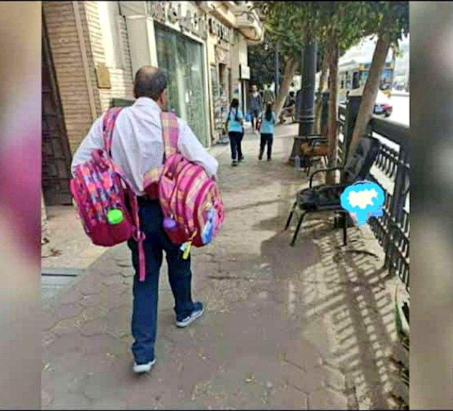 KamadDixit5's tweet photo. कुछ कर्ज जिंदगी में कभी अदा नहीं हो सकते!❣️🙏

#father 
#fatherdaughter 
#fatherson https://t.co/qvNIoNH3sl