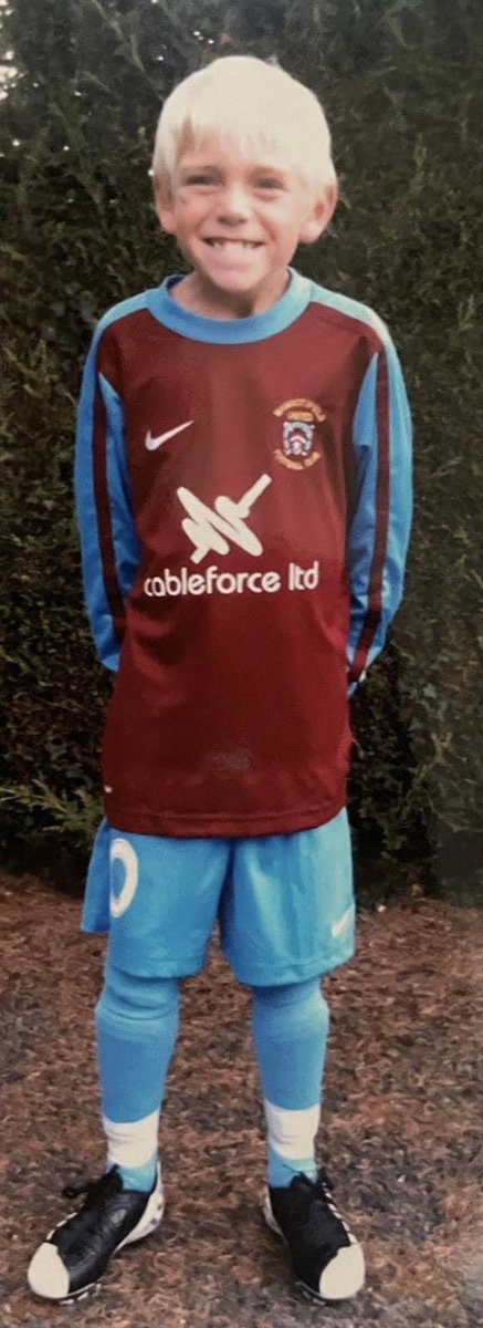 MangoJFC's tweet photo. One of our own has signed a pro contract for @BristolCity
Huge congratulations @tommy_backwell
After time with Southampton then City he now signs a professional deal! We are all looking forward to seeing him progress to first team football #MangoFamily https://t.co/qGhHN9h5f7