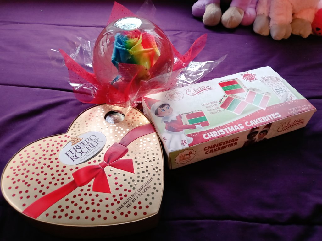 GiggleBiscuit's tweet photo. #SelfLove #SelfCare I see it, I want it, I get it. #GiftingMyself It's the little things. 😌🥰 A heart shaped box of one of my favorite chocolates, a box of a substitute for my favorite seasonal cakes (Little Debbie Christmas tree cakes), and a "forever rose" in unicorn colors.🤗 https://t.co/wnX0HC17rC