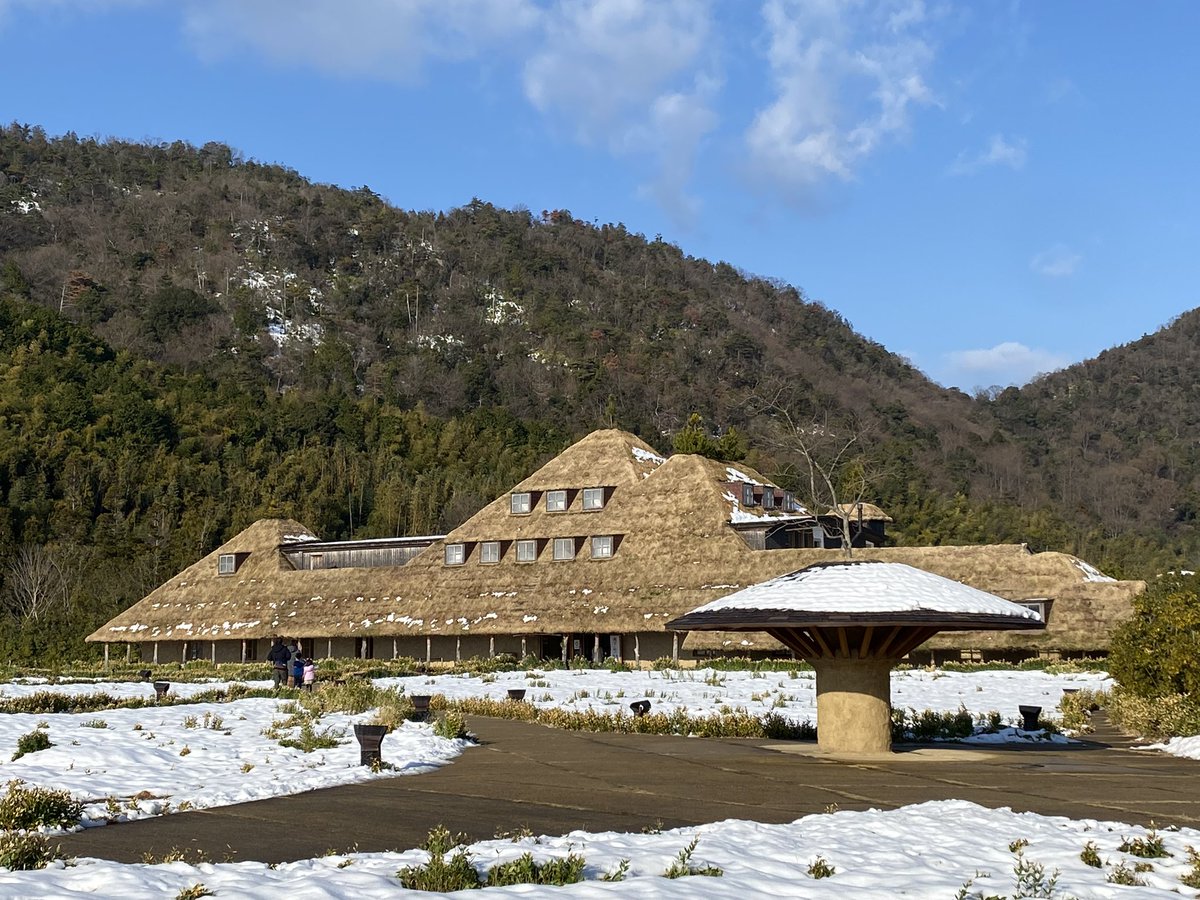 おはようございます🎌 雪景色の近江八幡。きれいに晴れて、過ごし易い様です。良い一日を。