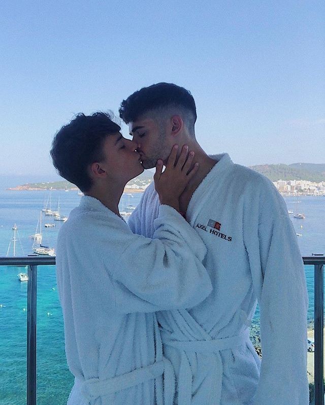 Missing <a href="/huxleybros/">𝒮𝒶𝓂 & 𝒞𝒽𝓇𝒾𝓈</a> :(