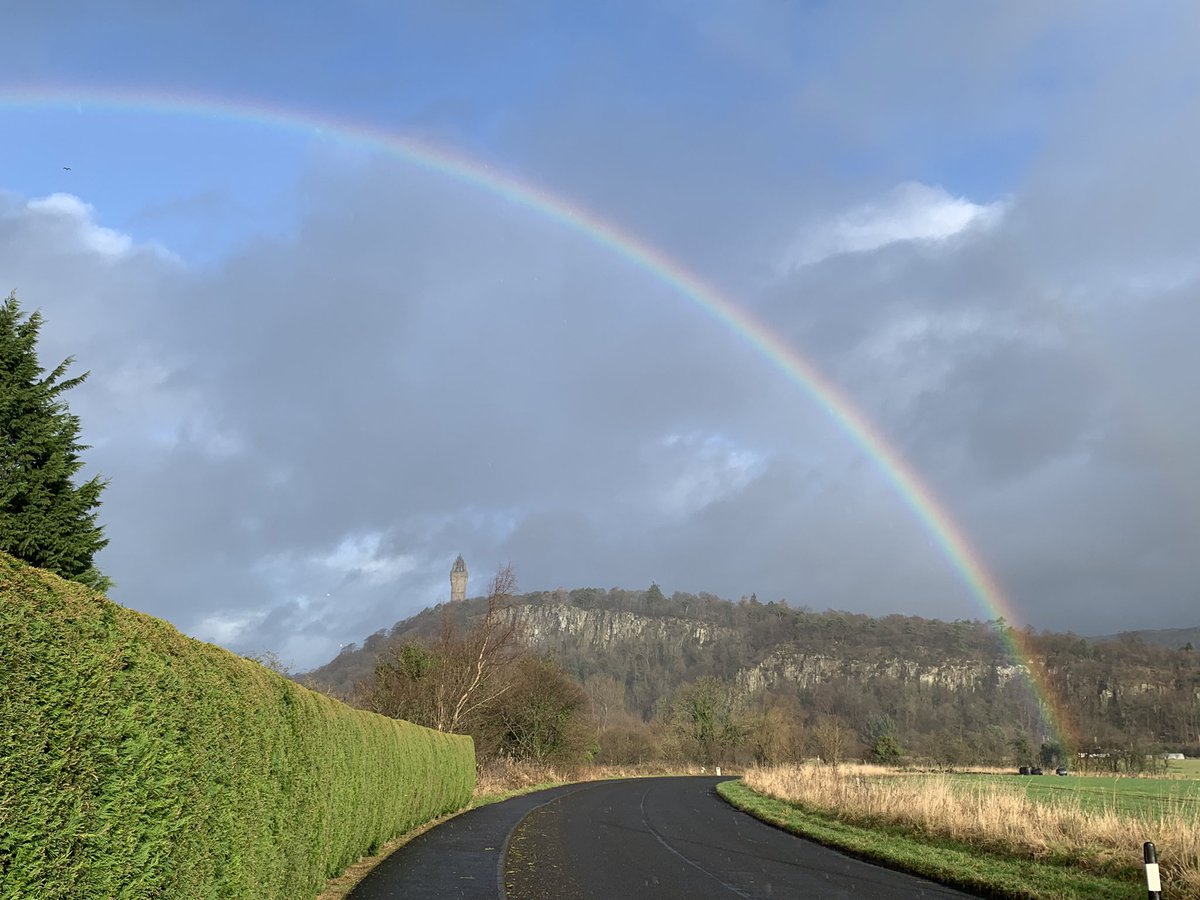 Mog17's tweet photo. @Val_Bold @TheWallaceMon @Stirlingcouk @StirlingDOD @stirlingcastle @Stirling4Europe @SceneStirling @StirlingHoliday I ran for 40 mins about lunchtime, got soaked and also the sun shone on me! https://t.co/sHbd5iwOaW
