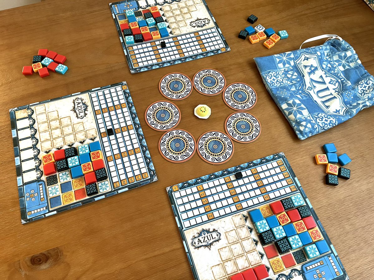 forest_eno's tweet photo. 1st board game victory in 2022 comes from a beautiful tile drafting abstract game #AzulBoardgame !😂That draft mechanism is really fun! 2022 ボードゲーム初勝利はアズールです😂(トワイライトインペリウム 4は惨敗でした)相手の配置状況を見つつタイルドラフトが本当に楽しい!#boardgames https://t.co/98i5r3BLDe