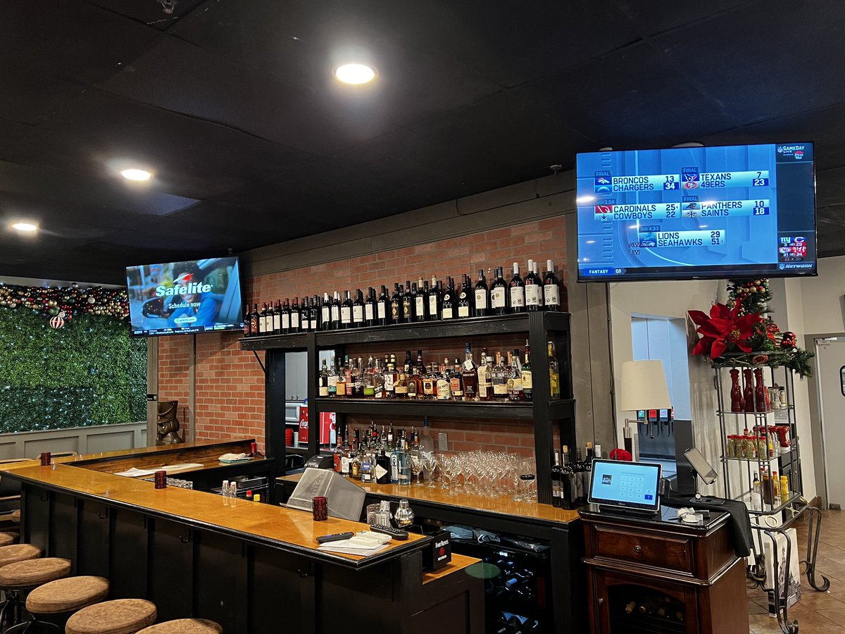 BrentBarcus's tweet photo. If you’re in the nashville area and looking for a new place to watch #Preds games…check out @TheCityCafeTN in Brentwood.  Amazing new bar and menu!! @PredsNHL https://t.co/Do1BuVOgyK