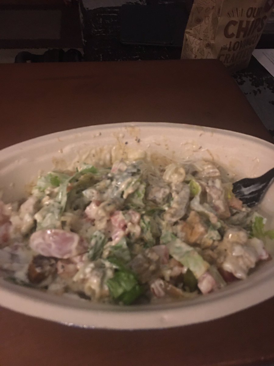 mdpaden's tweet photo. @ChipotleTweets , does anyone else get a half full bowl when they order pickup here at the St Joseph store. Why is this ok for a almost $10 meal?? https://t.co/zRIOMKV6Cv