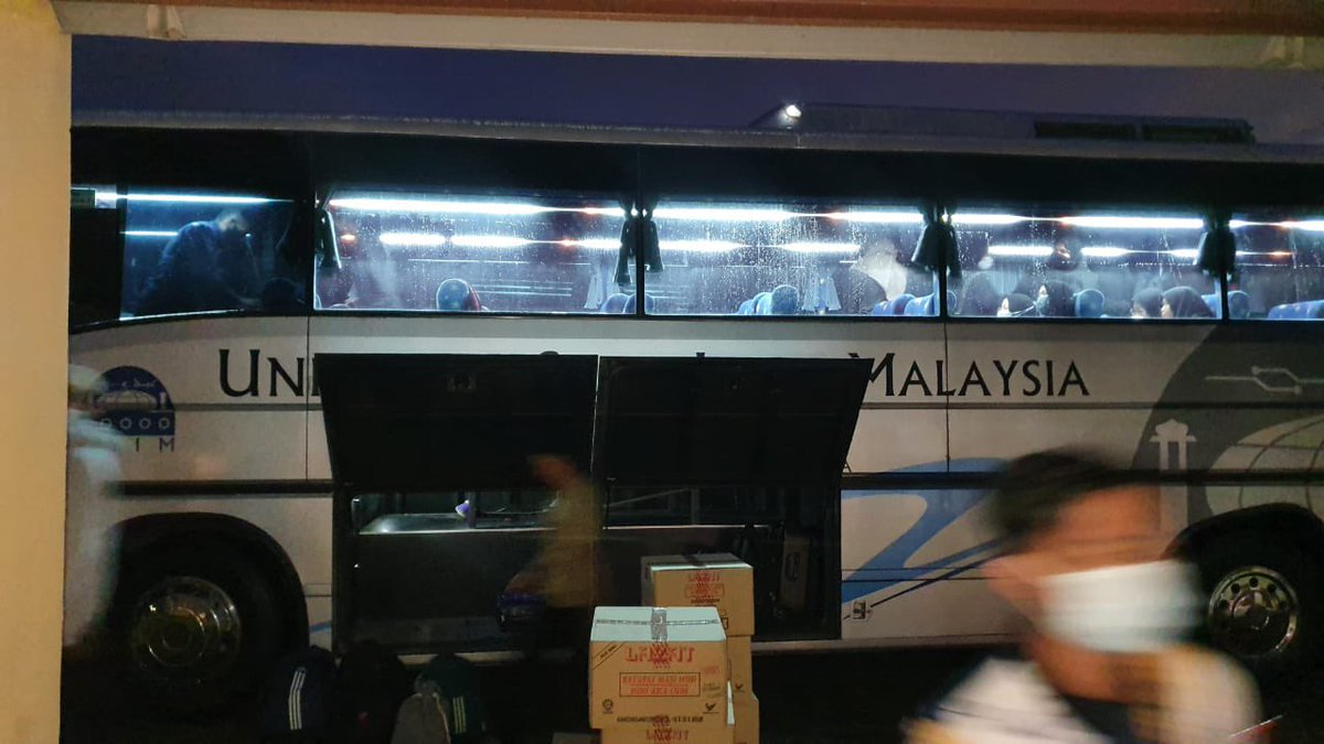 usim's tweet photo. Salam 2022. Awal pagi ini pasukan Misi Bantuan Prihatin Pasca Banjir USIM telah mula bergerak ke Kampung Tanjung Kerayong dan Rumah Pangsa Bukit Bendera di Temerloh, Pahang. 

Sama-sama kita doakan semoga usaha bantuan di sana berjalan lancar.

#USIMPrihatin
#RakyatDiHatiSiswa https://t.co/8t3PFIZ1jR