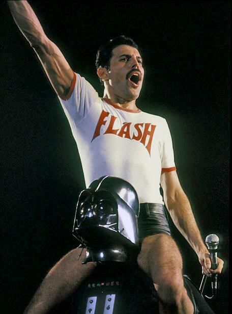 crockpics's tweet photo. Freddie Mercury on Darth Vader’s shoulders August 10, 1980. https://t.co/7CC6d7M61o
