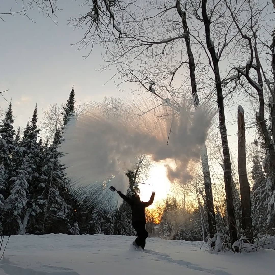 cbmillon's tweet photo. Wishing you all the Magic for 2022!!

#countrysunset #northwestern #canadaweather #NewBeginnings2022 #DreamBig #smileyouarealife https://t.co/sdCztjO3WU