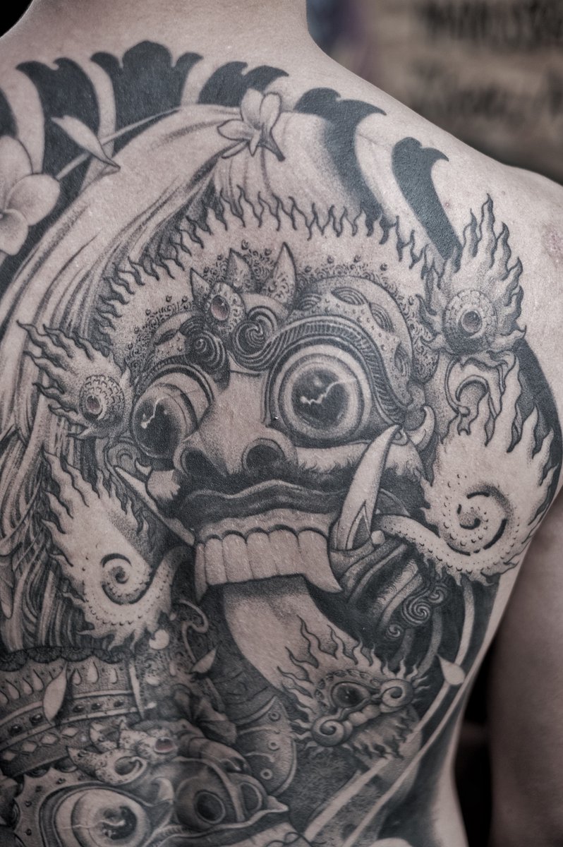 tridatutattoo's tweet photo. One of my favorite tattoo i've done in 2021 ⚡️⚡️⚡️
@harindramone
#balitattoo #kutatattoo #detailedtattoo #barong #barongtattoo #rangdatattoo #rangda #tattoo https://t.co/mbIJ2nDMMe