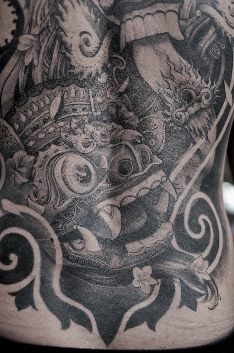 tridatutattoo's tweet photo. One of my favorite tattoo i've done in 2021 ⚡️⚡️⚡️
@harindramone
#balitattoo #kutatattoo #detailedtattoo #barong #barongtattoo #rangdatattoo #rangda #tattoo https://t.co/mbIJ2nDMMe