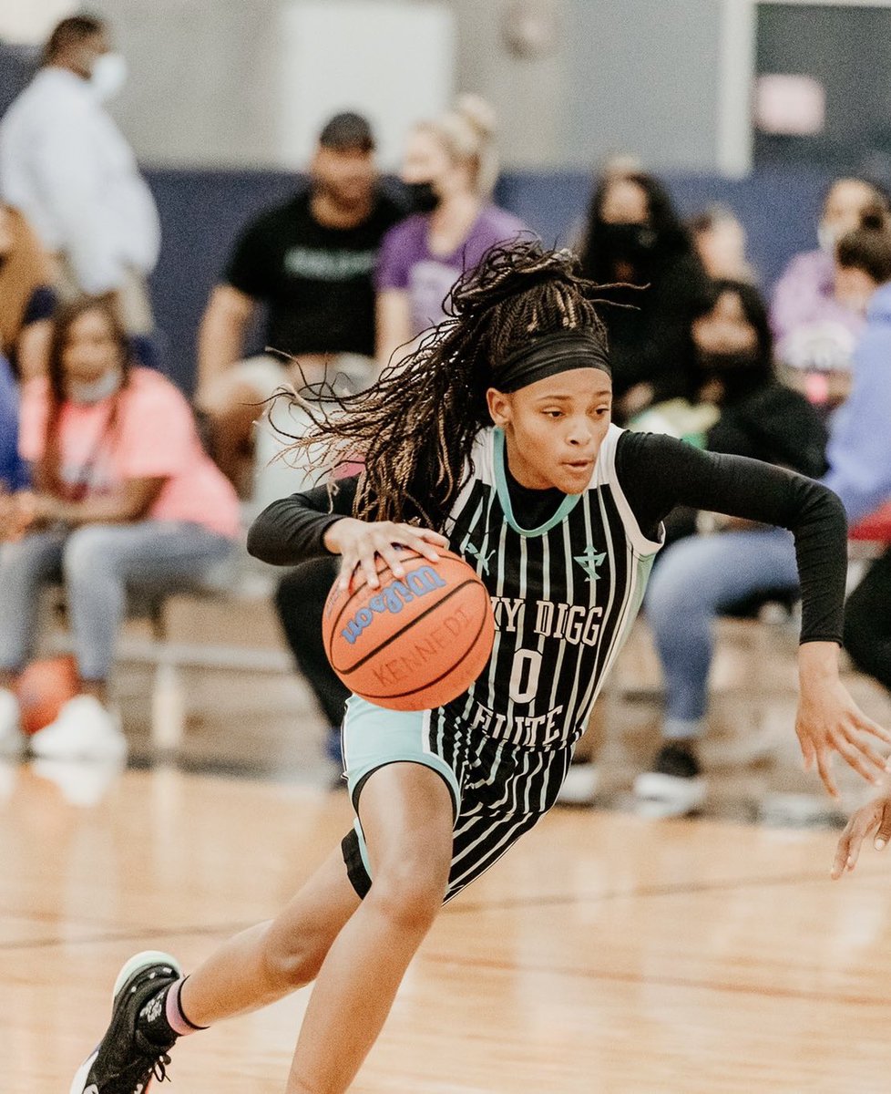 SkyDiggDallas's tweet photo. Congrats to our own sophomore guard Chloe Mann (@H00per_Ch10e1 ) on receiving her 1st offer from the Univ of @MemphisWBB ! Thank you so much Still lots of work to do Chloe! Time get busy! #UTLBTraining #WeGrind #DayOne #TeamNoSoft #PumaKid @PUMAHoops @SkyDigg4 #ConfUSA #1stOfMany https://t.co/SYMe2ZIXxC