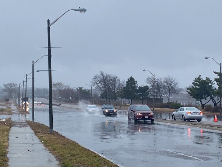 LeeToma's tweet photo. @davabel Here are some views of the king tide / storm flooding in Dorchester this morning: https://t.co/9MlQ42XkH2