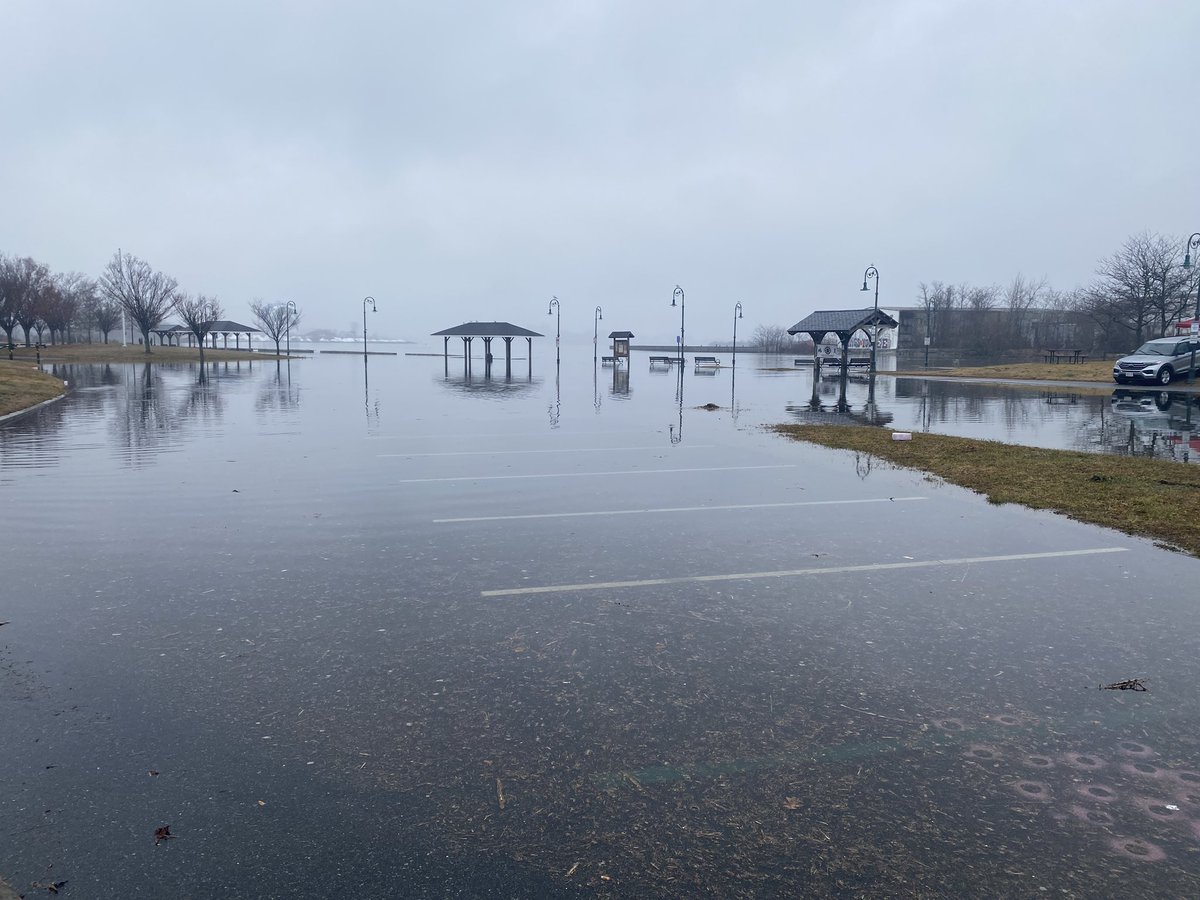 LeeToma's tweet photo. @davabel Here are some views of the king tide / storm flooding in Dorchester this morning: https://t.co/9MlQ42XkH2