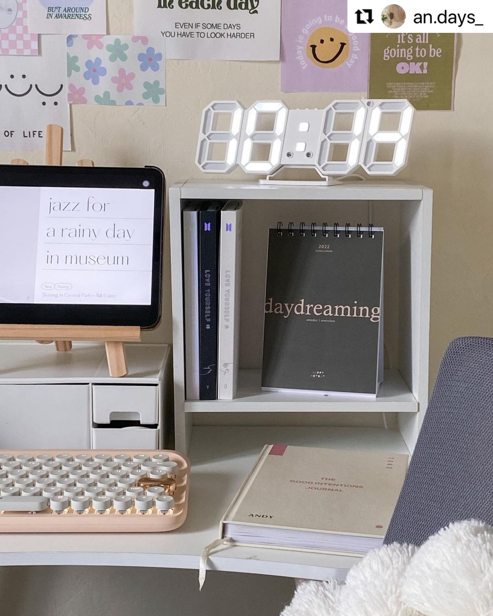 lofreeco's tweet photo. https://t.co/owDyos5EfH_’s dreamy desk setup has us daydreaming and proves that the Lofree milk tea keyboard is the perfect accessory for matching your space to your style.
#lofree #lofreedesign #milkteacollection #bubbletea #milktea #minimalstyle #myworkspace #keyboard #2022 https://t.co/xOXfcERwIN