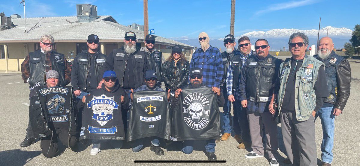 auctionguydan's tweet photo. 1st ride of the year was Sat, a 15 year annual memorial ride & it was a blast. A cold blast 😆 enjoy your 2022.
Many more #storagewars to come Tues 9/8c @AETV
#LEMC #LawEnforcementMotorcycleClub #Punishers #PFFP #westendchapter #inservicetoothers https://t.co/AEnQ5XOkE6