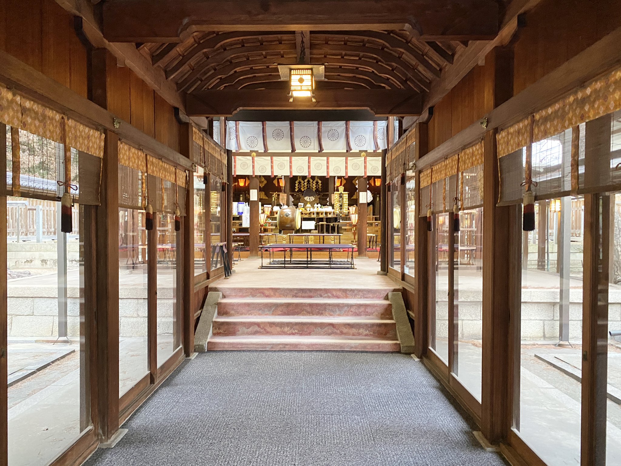 林 恭正 Yasumasa Hayashi 親戚の神社がとんでもなく素敵で 室内外の広さのバランス 御神体までの アプローチが回廊で明るいなど 構成としても素晴らしい T Co Jizigrgmqd Twitter