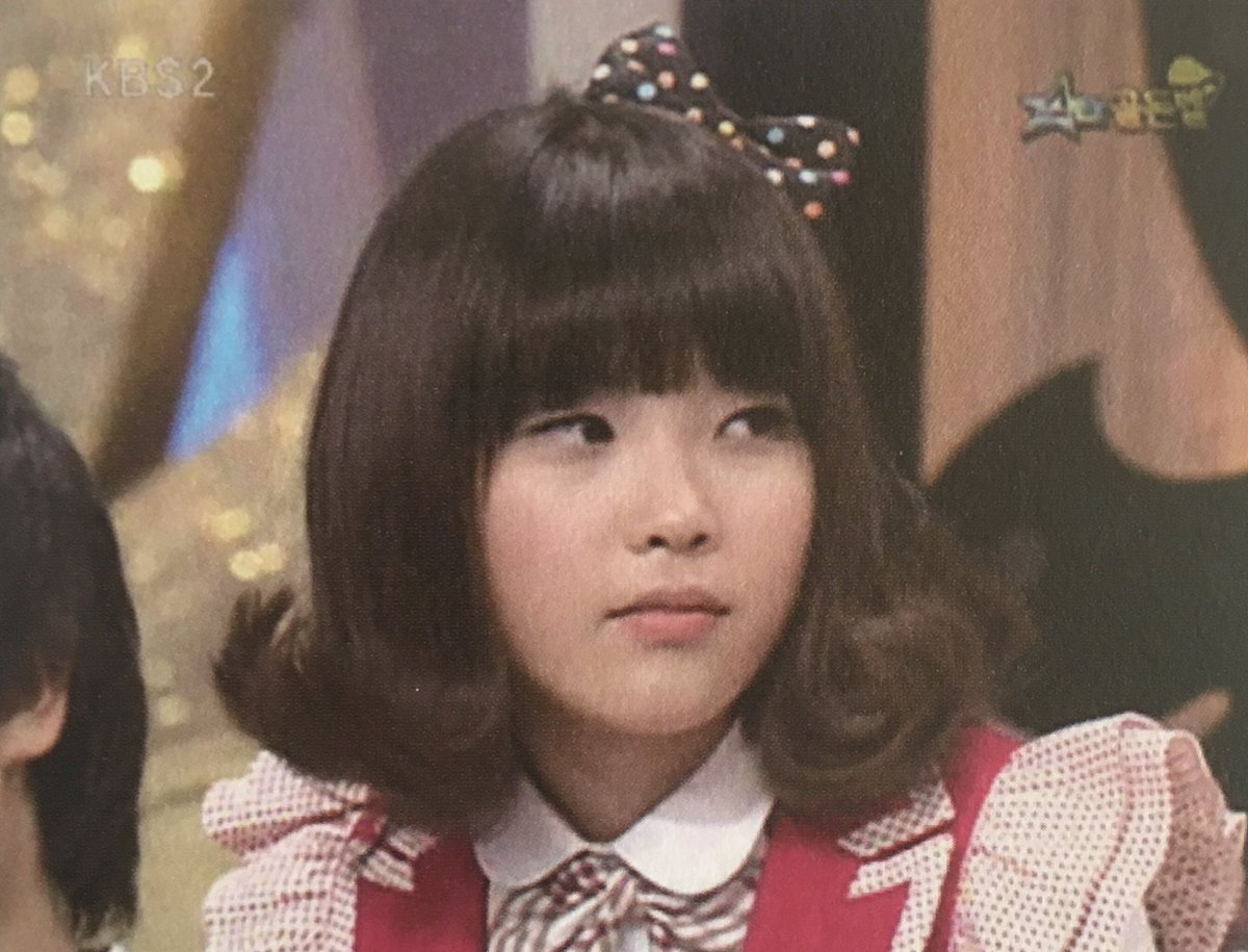 iu_dent's tweet photo. หนูๆ มองไรค่ะ… กลับบ้านถูกมั้ย จะไปส่ง #iucute https://t.co/hDv6vY1lb1