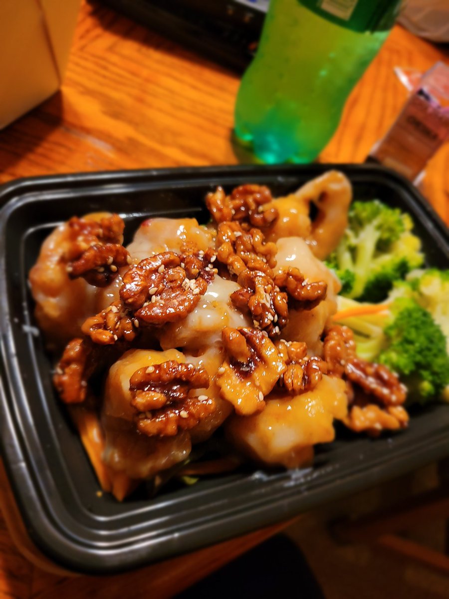 Snugsbun's tweet photo. WHO CAME ON MY HONEY WALNUT SHRIMP https://t.co/dk7rhfwVUh