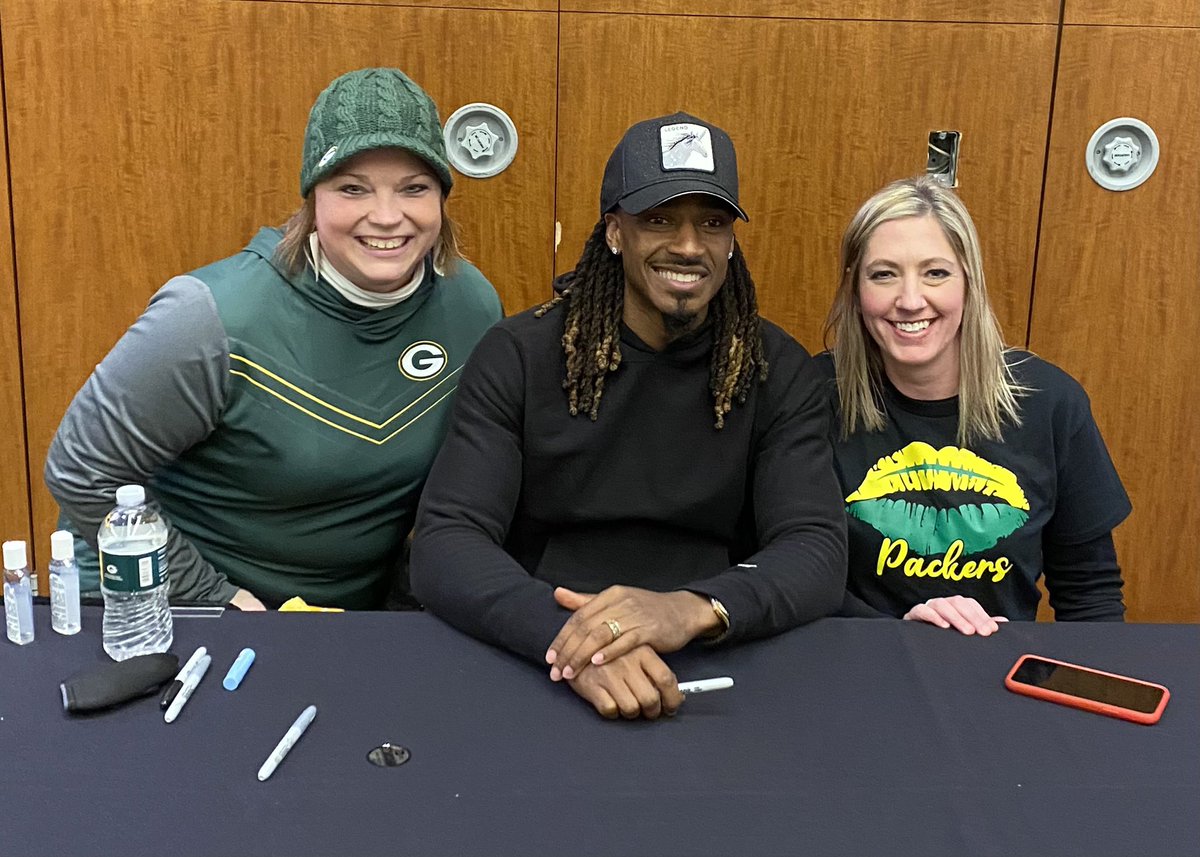 nikid81's tweet photo. Met Tramon Williams tonight! #GetLoudLambeau https://t.co/GzOQuQpqMv