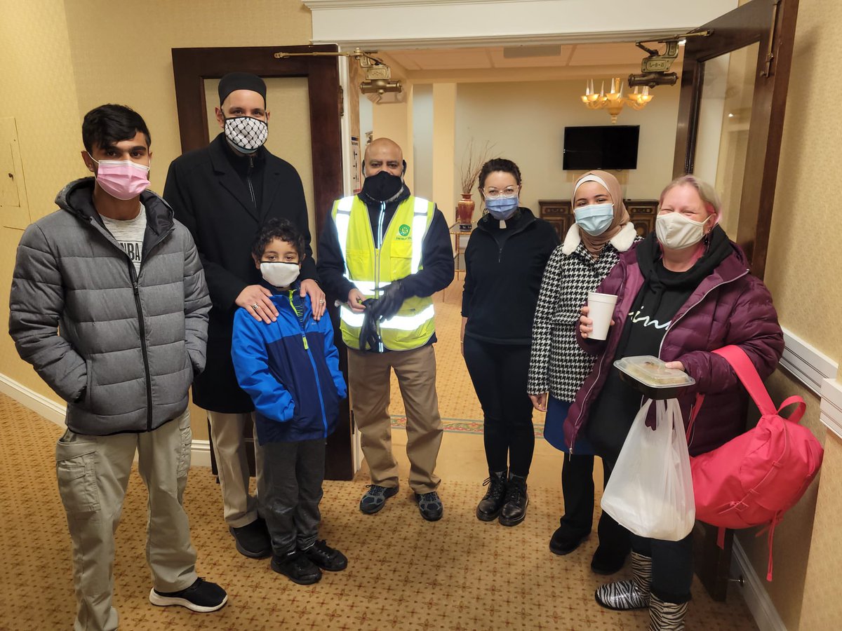 omarsuleiman's tweet photo. Today I saw an Afghan refugee serve warm meals, made by a Syrian refugee, to people who are homeless in Dallas. https://t.co/BuJhIY9uzm